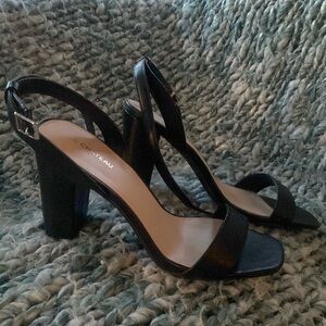 Le Château black platform high heels